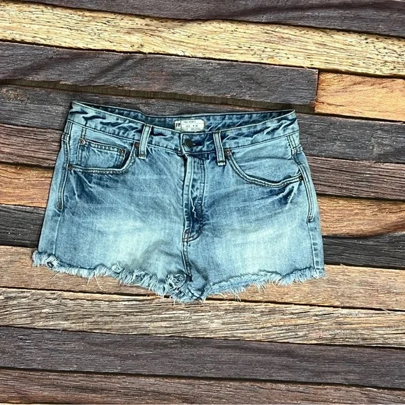 Free People Distressed Blue Jean Womens Denim Shorts Summer - Picture 2 of 5